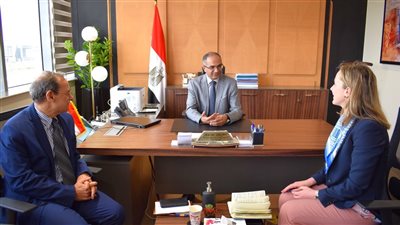 وزير الإسكان يتابع موقف تنفيذ مشروعات مياه الشرب والصرف الصحي الجاري تنفيذها بالتعاون مع بنك الاستثمار الأوروبي