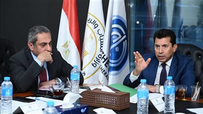 وزير الرياضة يعقد اجتماعاً مع اللجنة العليا لسلسلة نادي النادي لمتابعة خطة الإدارة والتشغيل
