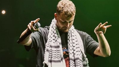 بالكوفيه الفلسطينية.. مروان موسى يشعل حفله في هولندا وسط حضور كامل العدد