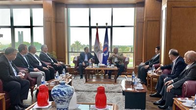 محافظ السويس يستقبل وزير البترول بديوان عام المحافظة