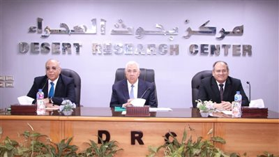 وزير الزراعة يجتمع مع الباحثين وقيادات الوزارة ويؤكد أن البحوث التطبيقية هى الحل لزيادة الإنتاجية 