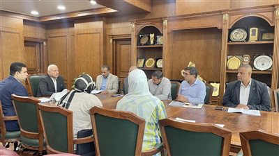 محافظ السويس يلتقي رؤساء أحياء المحافظة