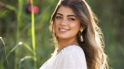 هشام بيزعقلي.. ليلى أحمد زاهر: بتكلم قدام الناس بطريقة 