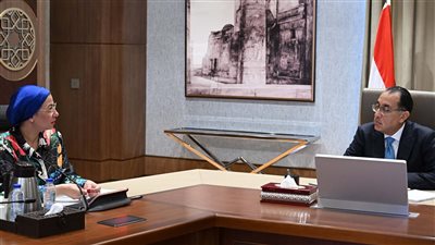 رئيس الوزراء يُتابع مع وزيرة البيئة بعض ملفات العمل