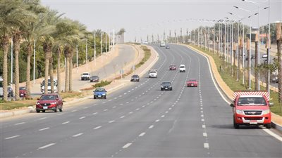 وزير الإسكان يتابع موقف مشروعات الطرق والمحاور الجاري تنفيذها بمدينة القاهرة الجديدة