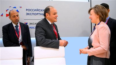 وزير التجارة والصناعة يلتقي مدير عام مركز التصدير الروسي