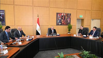 وزير الإسكان يترأس اجتماع اللجنة المختصة بوضع خطة عاجلة لتعظيم دور الهيئة العامة للتنمية السياحية