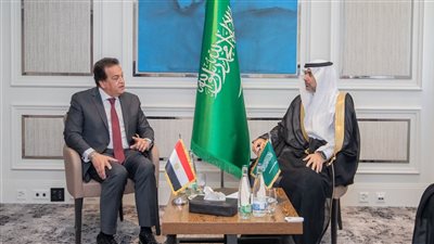 وزير الصحة يلتقي نظيره السعودي لمناقشة الموقف التنفيذي لمشروعات التعاون بين البلدين في القطاع الصحي 