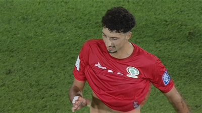 صدمة لجماهير الأهلي.. إصابة وسام أبو علي في مباراة فلسطين ولبنان