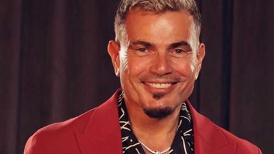 هذه عقوبته في القانون.. قصة ضرب عمرو دياب لمعجب بالقلم