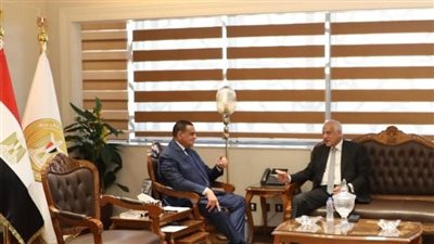 وزير التنمية المحلية يتابع مع محافظ الجيزة موقف تنفيذ مشروعات الخطة الاستثمارية و