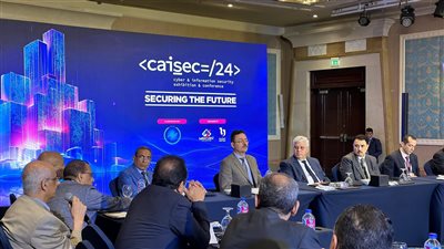 وزير التعليم العالي يُناقش 