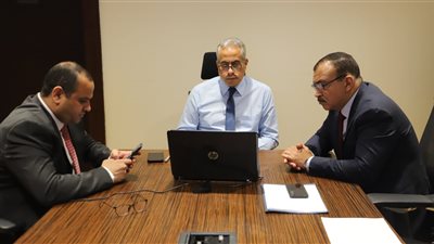 وزير العمل يُتَابِع تطوُّرَات مَشرُوع 
