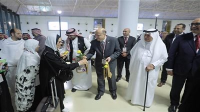  لآداء فريضة الحج.. الداخلية تودع أسر الشهداء أثناء مغادرتهم البلاد مُتجهين إلى الأراضى المقدسة