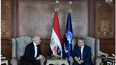  السفير الإسترالي يصف قناة السويس بحجر الزاوية للتجارة العالمية المنقولة بحراً
