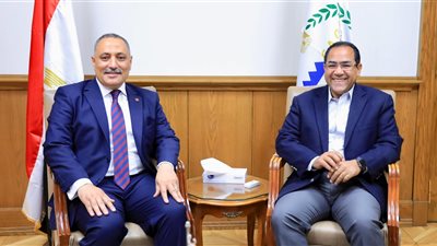 رئيسا التنظيم والإدارة والمركز الوطني لتخطيط استخدامات أراضي الدولة يتفقدان امتحان المتقدمين لشغل وظائف مهندسين بالمركز