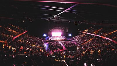 نجوى كرم تخلق عاصفة من التصفيق والهتافات والبهجة لأكثر من 10 آلاف في ألمانيا