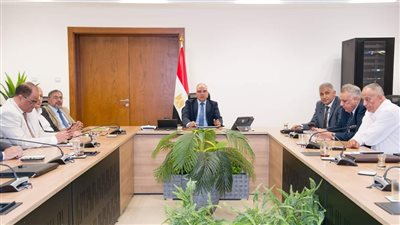 سويلم يتابع الموقف المائى خلال فترة أقصى الإحتياجات  المائية