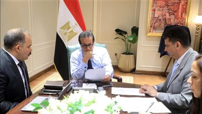 وزير الصحة  يوجه  بسرعة الانتهاء من المرحلة الثانية لميكنة منظومة تراخيص للمنشآت الطبية