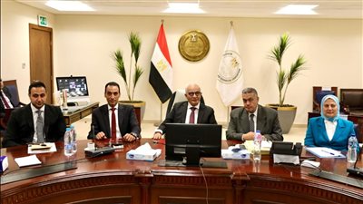 وزير التربية والتعليم يتابع امتحانات الثانوية العامة لمادة اللغة الثانية من خلال غرفة العمليات المركزية بالوزارة