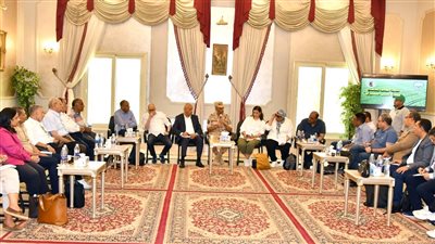 القوات المسلحة تنظم زيارة إلى مشروع إستصلاح وزراعة الأراضى الصحراوية بتوشكى