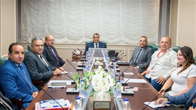 وزير الدولة للإنتاج الحربي يستقبل ممثلي شركة 