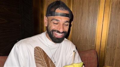 بتورتة وابتسامة.. محمد صلاح يحتفل بعيد ميلاده الـ32
