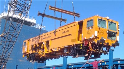 وزير النقل يعلن وصول 16 عربة ثالثة مكيفة جديدة وعدد 4 ماكينات لصيانة وتجديد السكة 