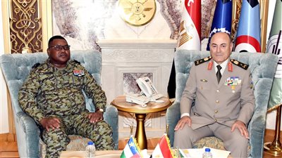 رئيس الأركان يلتقى رئيس هيئة الأركان العامة للقوات المسلحة لجمهورية أفريقيا الوسطى 