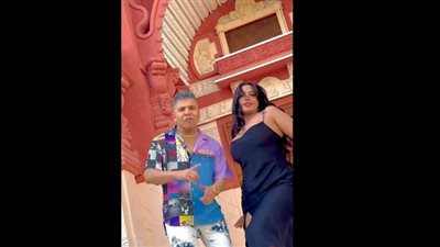 حقيقي ولا مفبرك؟.. وصلة رقص لعمر كمال وراقصة داخل قصر البارون