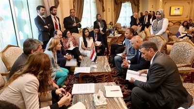 على هامش فعاليات مؤتمر الاستثمار المصري الاوربي.. وزير النقل يلتقي نائب  رئيس بنك الاستثمار الأوروبي ( EIB)