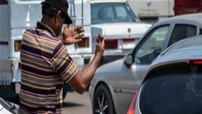 بشأن مقطع فيديو.. كشف حقيقة تضرر سيدة من منادي سيارات