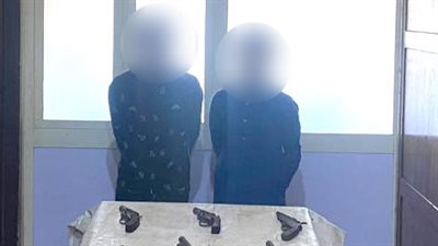 بقصد الإتجار.. ضبط عنصرين إجراميين بحوزتهما أسلحة نارية وذخائر بدون ترخيص ومواد مخدرة 