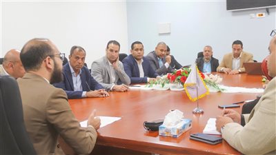 نائب مديرهيئة الرعاية الصحية بالسويس يترأس الإجتماع التوجيهي الصباحي