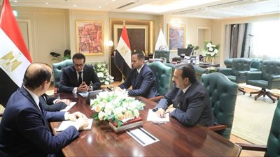 وزير الصحة يجتمع بنوابه الثلاثة لوضع أسس وخطط العمل خلال الفترة المقبلة