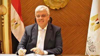 وزير التعليم العالى والسفير الفرنسى يشهدان توقيع مذكرات تفاهم