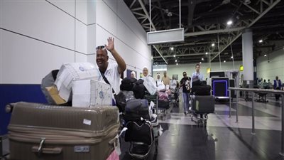 بعثة الحج بوزارة الداخلية تستقبل آخر الأفواج من ضيوف الرحمن بمطار القاهرة