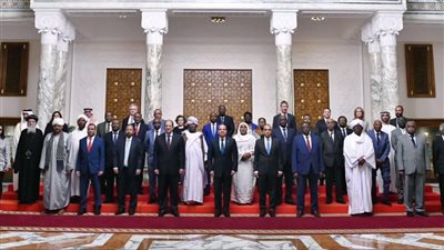 الرئيس السيسي يلتقي وفداً من القوى السياسية والمدنية السودانية بحضور نائب السفير السعودي بالقاهرة