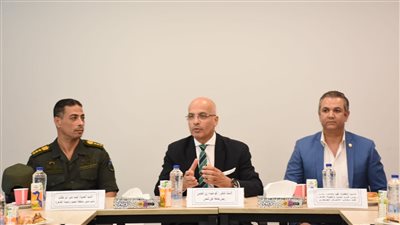 رئيس جامعة عين شمس يستقبل لجنة الكشف الطبي لتحديد الموقف التجنيدي للطلاب من ذوي الإحتياجات الخاصة