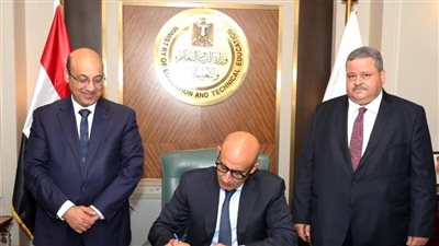 وزير التربية والتعليم يعتمد نتيجة الدبلومات الفنية (الدور الأول) للعام الدراسى ٢٠٢٣ / ٢٠٢٤ 