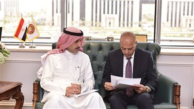 وزير العمل يستقبل المدير العام لمنظمة العمل العربية