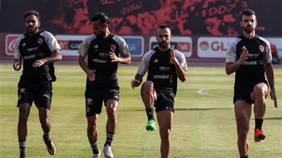 استعدادا لمواجهة بيراميدز.. الأهلي يستأنف تدريباته بمحاضرة فيديو ومران بدني