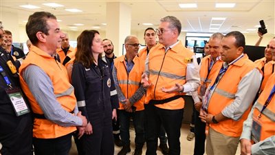 وزير البترول يواصل جولاته التفقدية بزيارة حقل ظهر