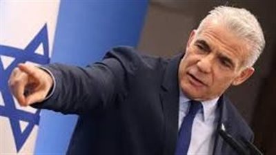 إعلام إسرائيلي: زعيم المعارضة يائير لابيد يشارك في مظاهرة تل أبيب