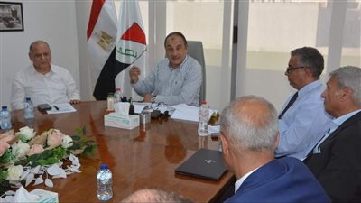 وزير قطاع الأعمال العام يجتمع بالأعضاء المنتدبين لشركات القابضة للصناعات المعدنية