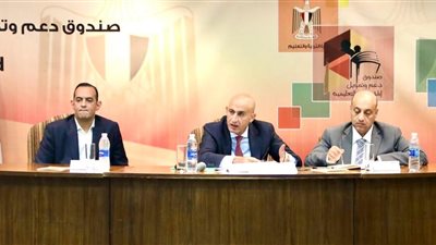 وزير التربية والتعليم يناقش أهم المقترحات والحلول المقدمة لمواجهة تحديات الكثافات الطلابية 