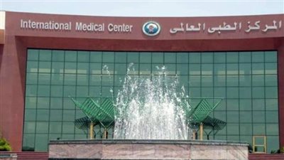 خبير فى جراحة العمود الفقرى بالمناظير الجراحية بالمركز الطبى العالمى 