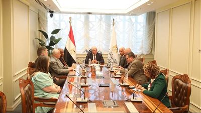 وزير التعليم العالي يستقبل وفد جامعة لويفيل الأمريكية 