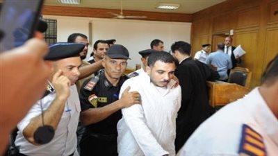 المحامون يتنحون| عرض 300 فيديو إباحي لـ