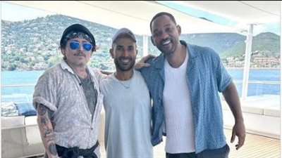 أحمد سعد يثير جدلا بصورة تجمعه مع ويل سميث وجوني ديب